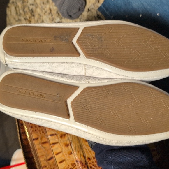 Michael kors monogram flats white and gray size 9 and 1/2 - Picture 4 of 4